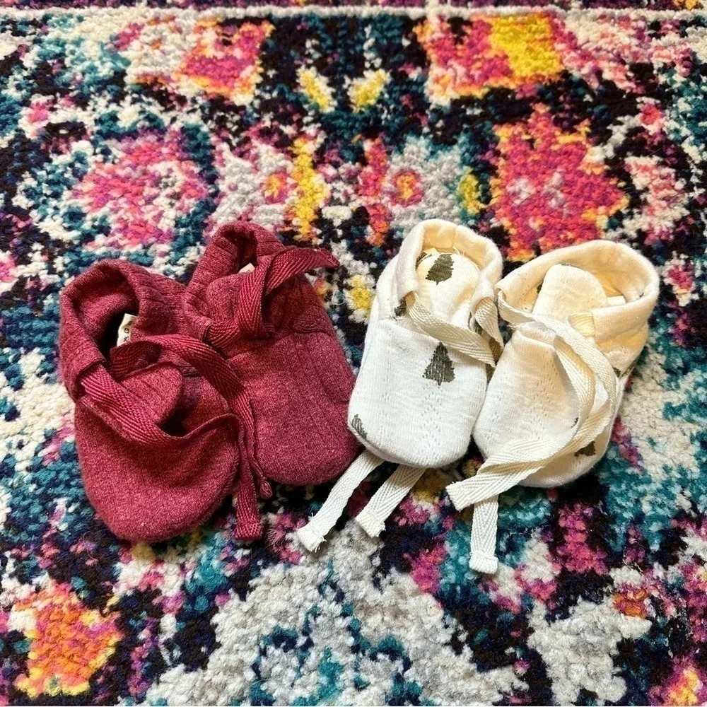 Kate Quinn Booties Ribbed and Christmas Pointelle